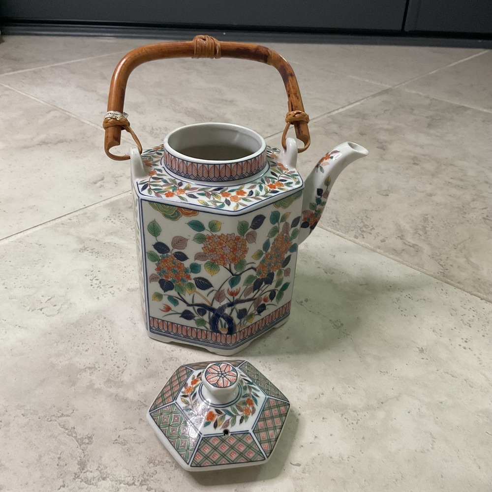 Vintage Japanese Imari Hexagonal Porcelain Teapot Bamboo Handle Floral Hydrangea - Picture 2 of 8